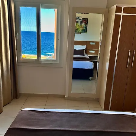 Palm Hotel *